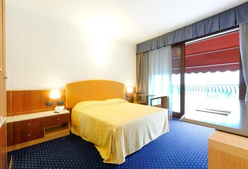 בית מלון כפרי La Rondinaia in Eurocongressi