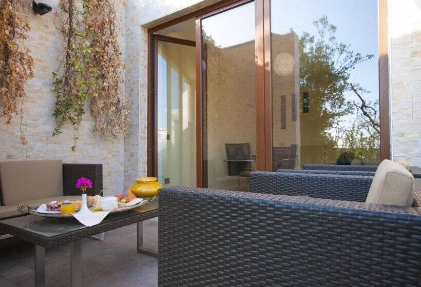 בית מלון כפרי La Rondinaia in Eurocongressi