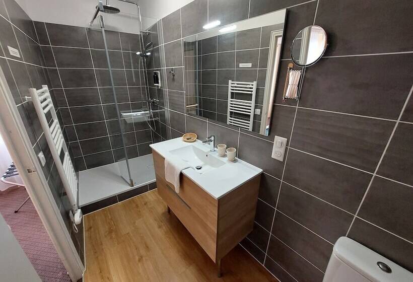 ホテル Logis Hôtels   Hôtel Et Restaurant Le Lion D Or