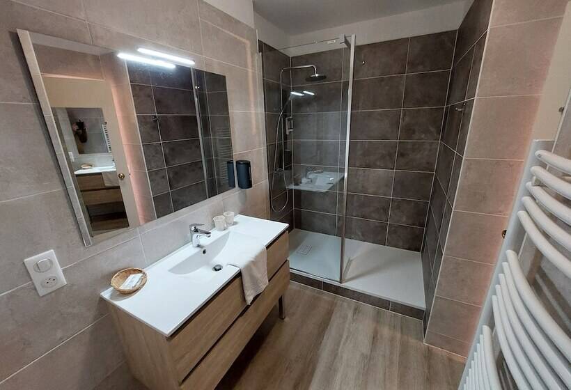 ホテル Logis Hôtels   Hôtel Et Restaurant Le Lion D Or