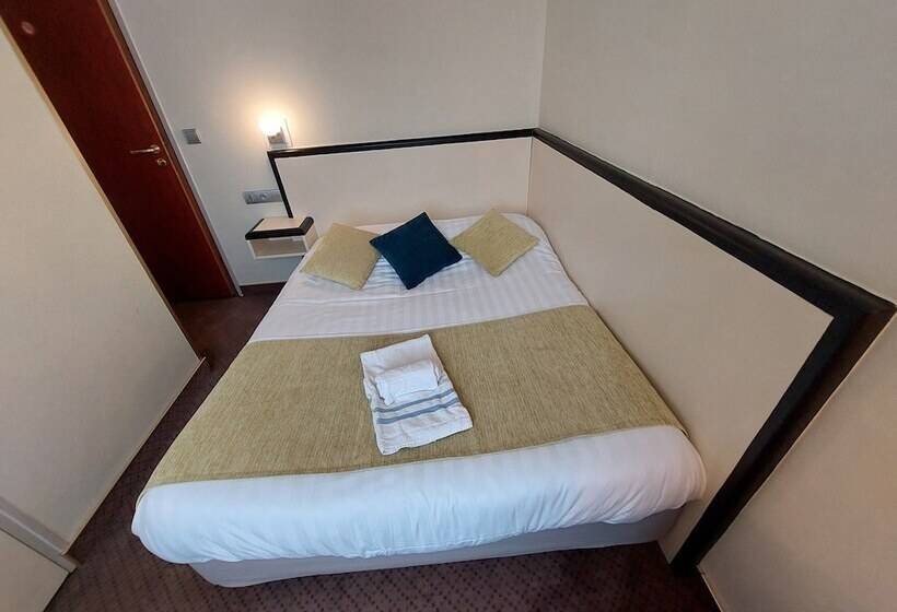 ホテル Logis Hôtels   Hôtel Et Restaurant Le Lion D Or