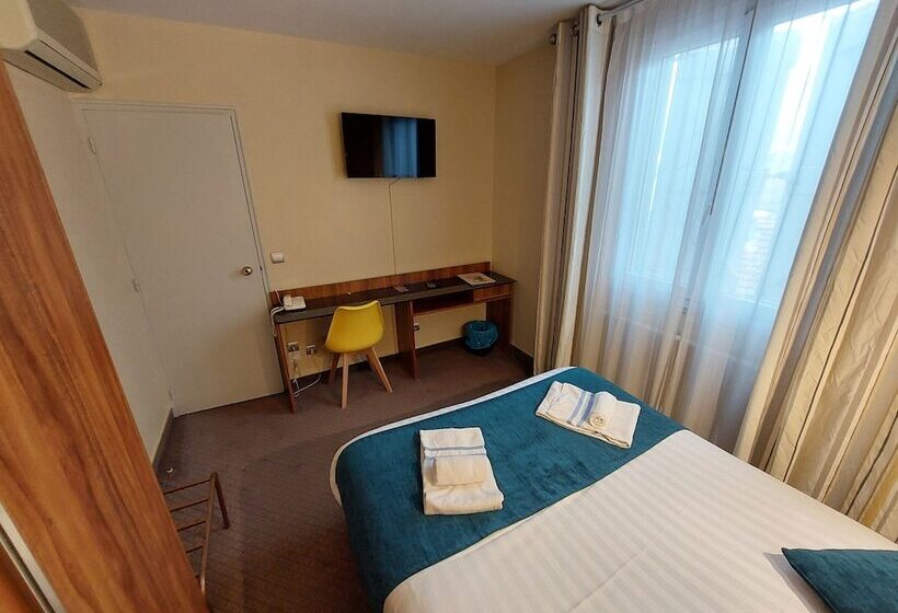 ホテル Logis Hôtels   Hôtel Et Restaurant Le Lion D Or