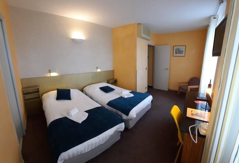 ホテル Logis Hôtels   Hôtel Et Restaurant Le Lion D Or