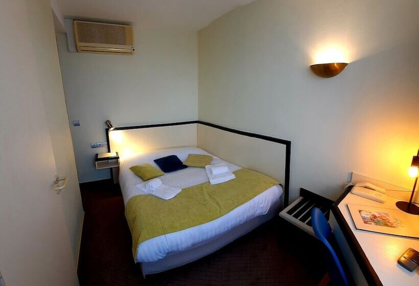 ホテル Logis Hôtels   Hôtel Et Restaurant Le Lion D Or