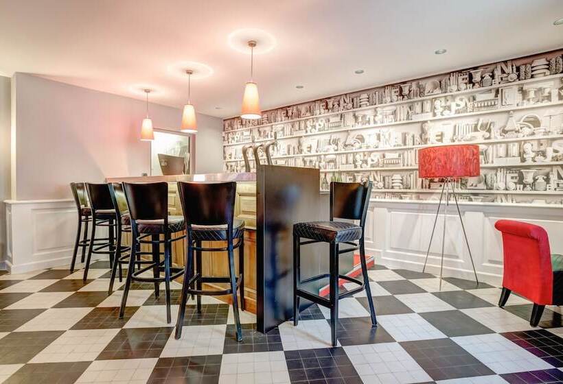 Отель Les Maritonnes Parc & Vignoble