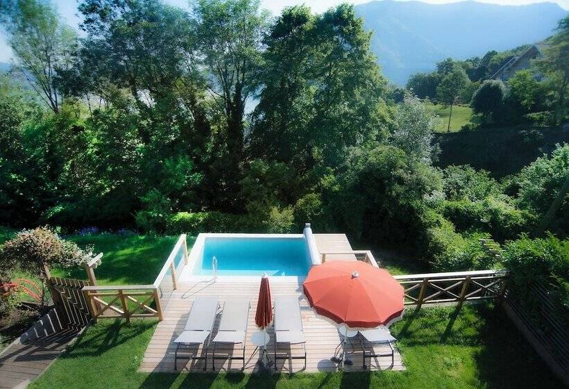 Отель Les Tresoms Lake And Spa Resort