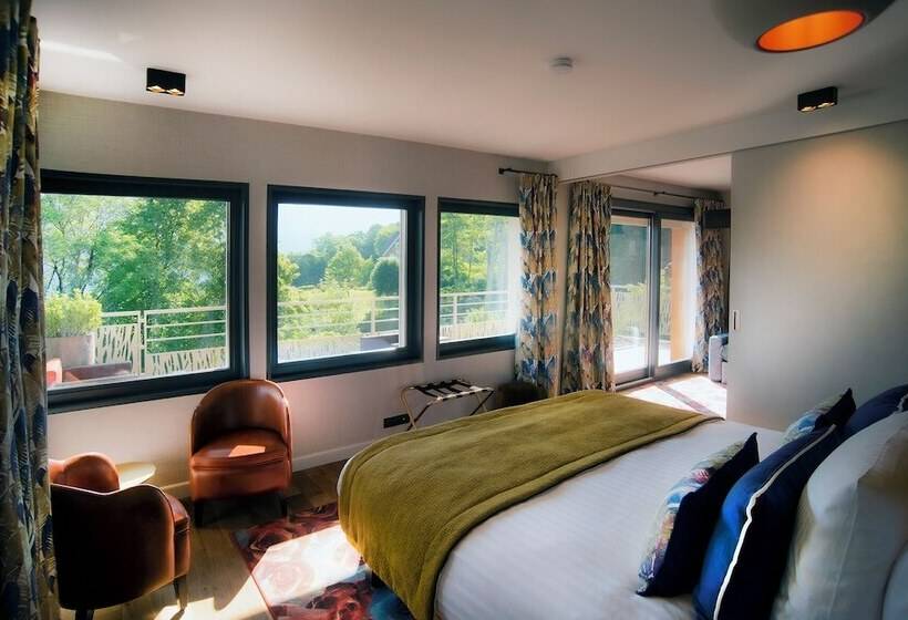 Отель Les Tresoms Lake And Spa Resort