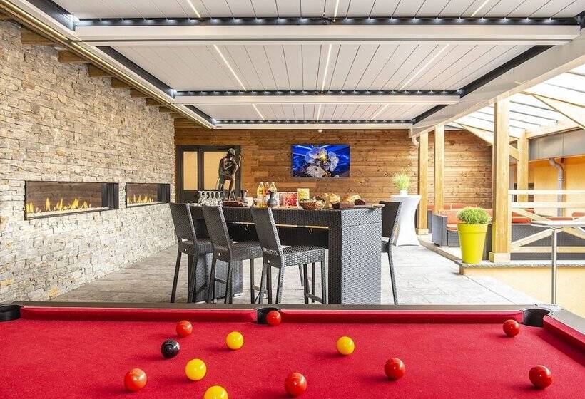 Отель Les Tresoms Lake And Spa Resort