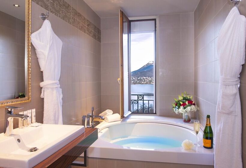 Отель Les Tresoms Lake And Spa Resort