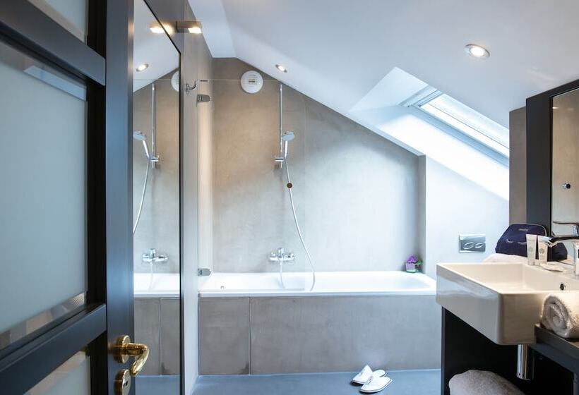 Отель Les Tresoms Lake And Spa Resort