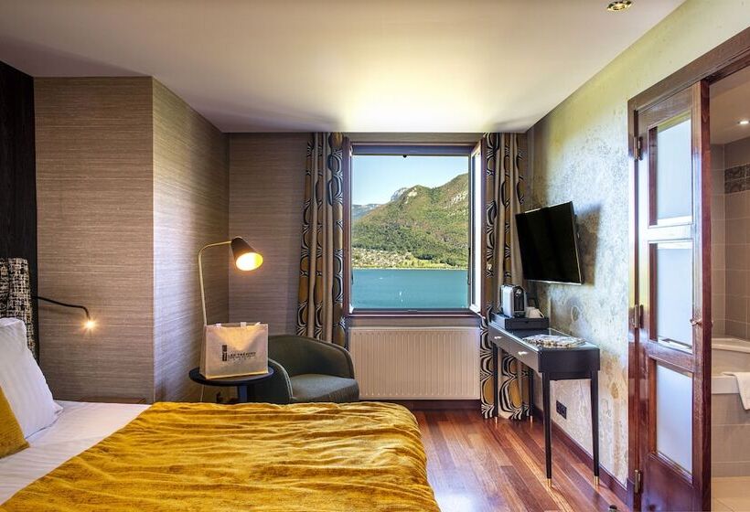 Отель Les Tresoms Lake And Spa Resort