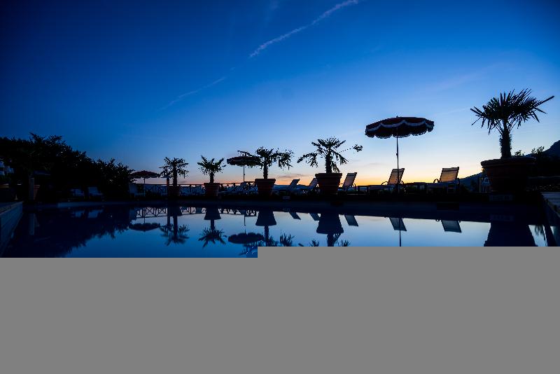 Отель Les Tresoms Lake And Spa Resort