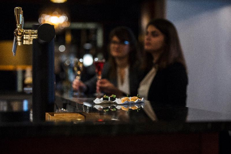 Отель Les Tresoms Lake And Spa Resort