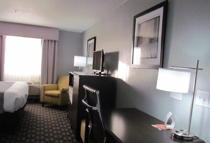 فندق Oak Hill Inn & Suites