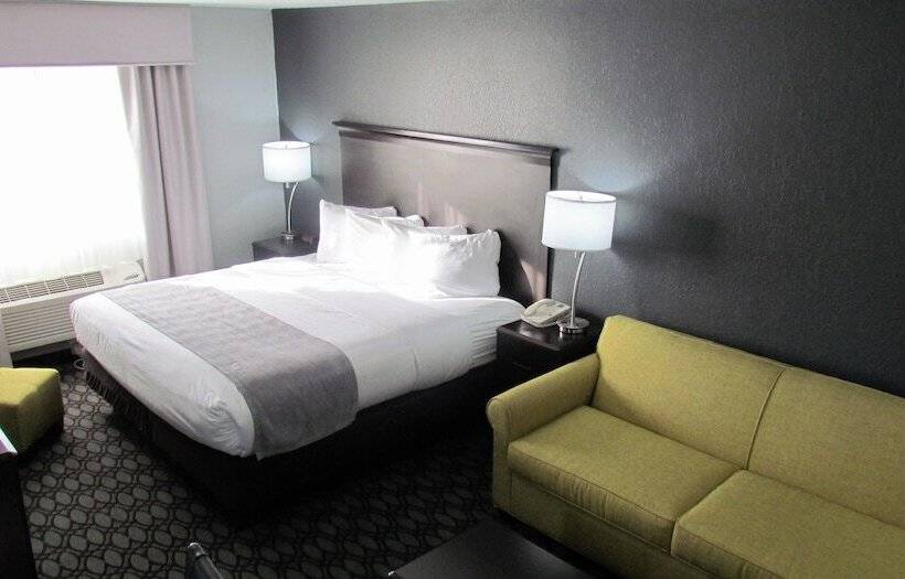 فندق Oak Hill Inn & Suites