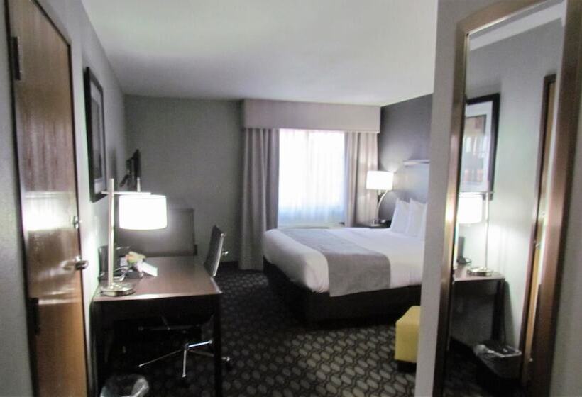 فندق Oak Hill Inn & Suites