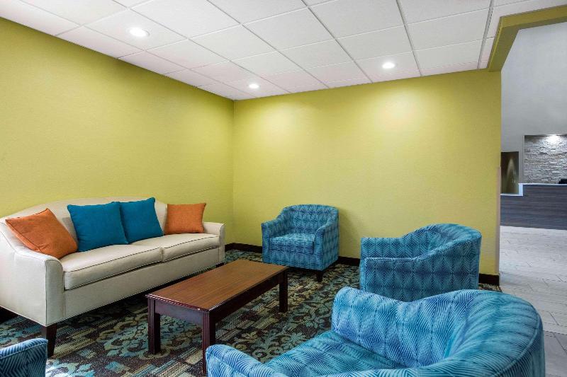 Отель Quality Inn & Suites Arnold St Louis