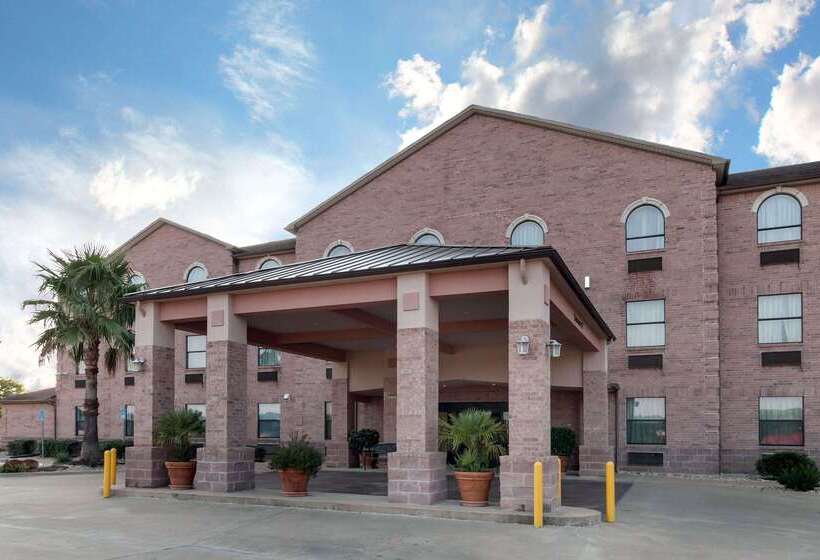 Отель Quality Inn Buffalo