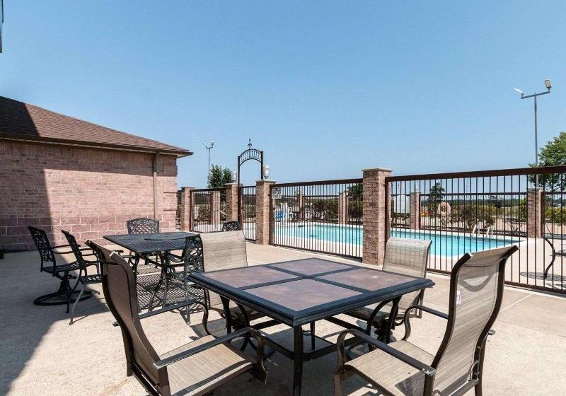 Отель Quality Inn Buffalo