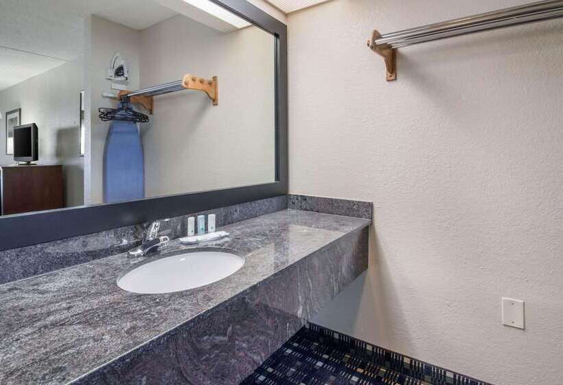 فندق Quality Inn