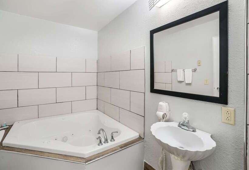 Отель Quality Inn