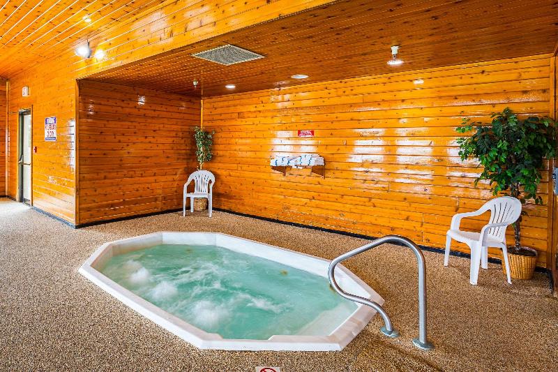 Отель Quality Inn Mitchell I 90