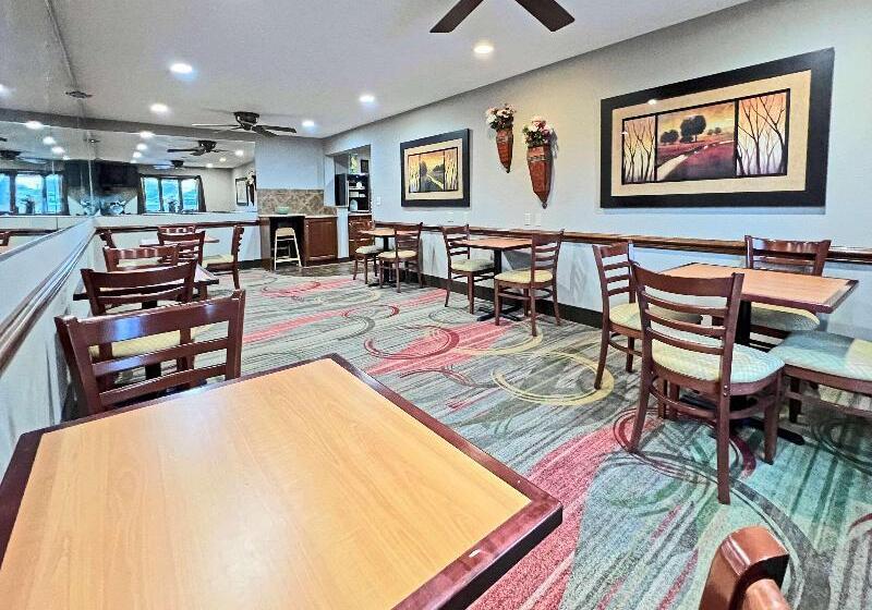 Отель Quality Inn Mitchell I 90