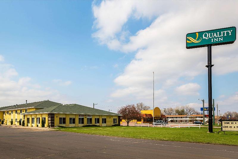 Отель Quality Inn Mitchell I 90
