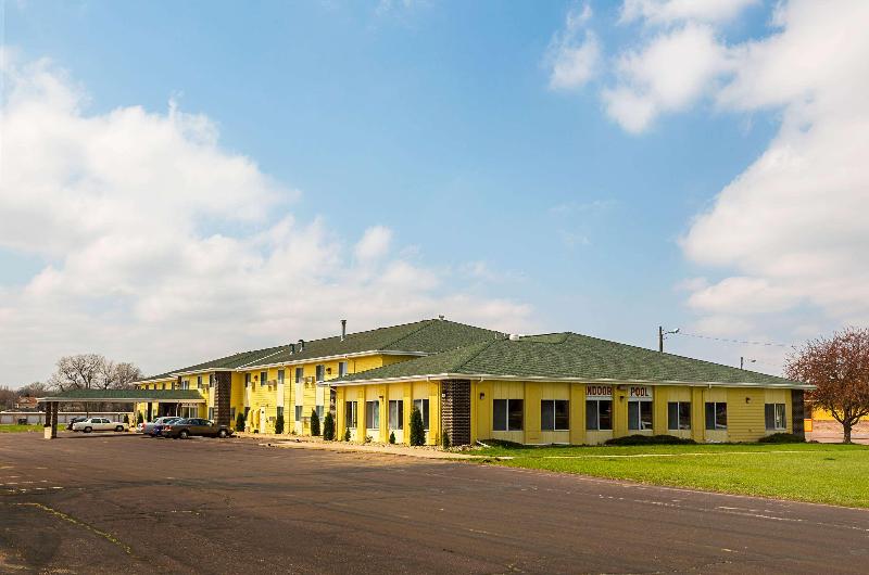 Отель Quality Inn Mitchell I 90