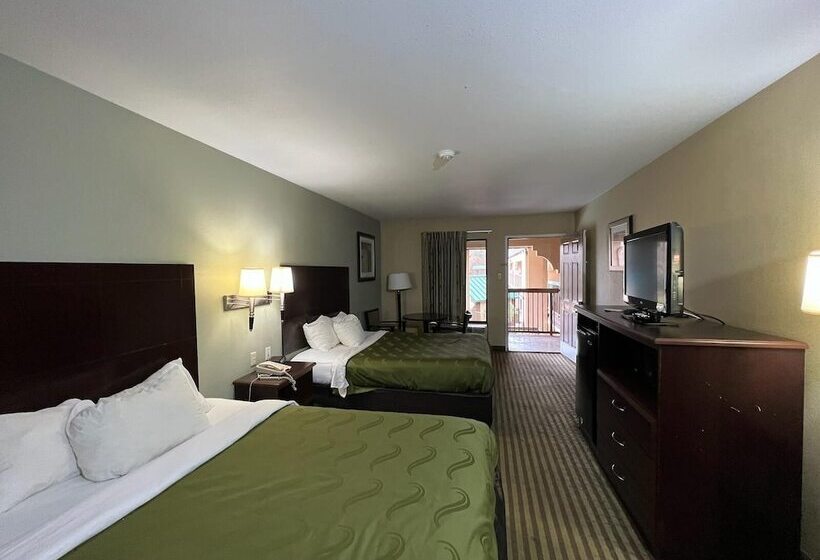 ホテル Quality Inn Mt. Pleasant