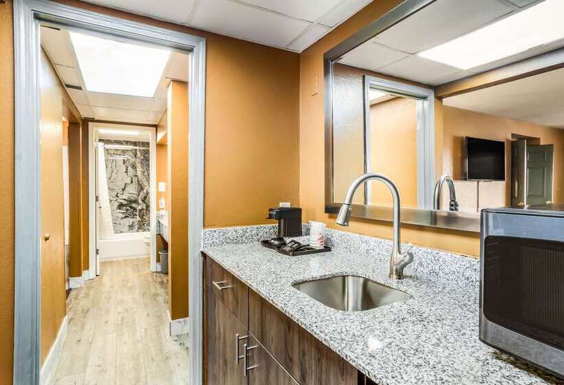 فندق Quality Inn & Suites Corinth West