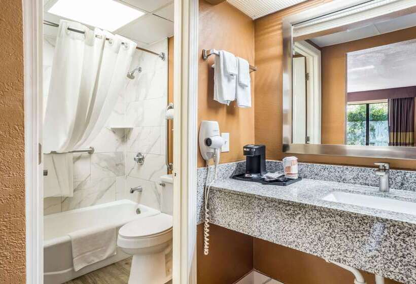 فندق Quality Inn & Suites Corinth West