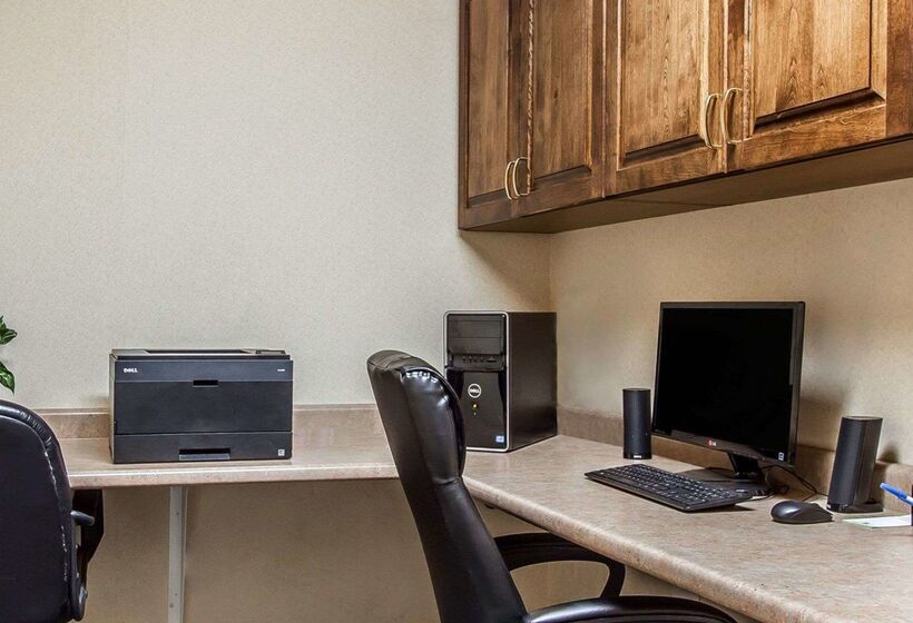 בית מלון כפרי Quality Inn & Suites Fort Madison Near Hwy 61