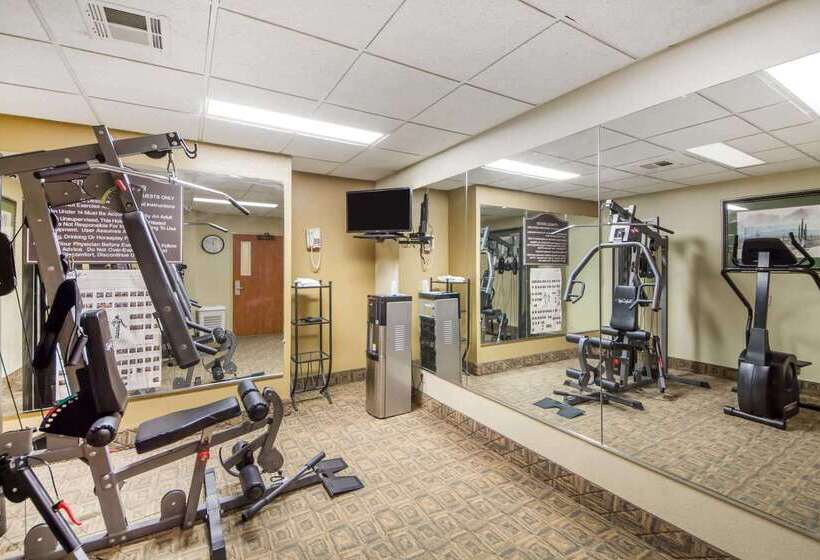 호텔 Quality Inn & Suites Midamerica Industrial Park Area