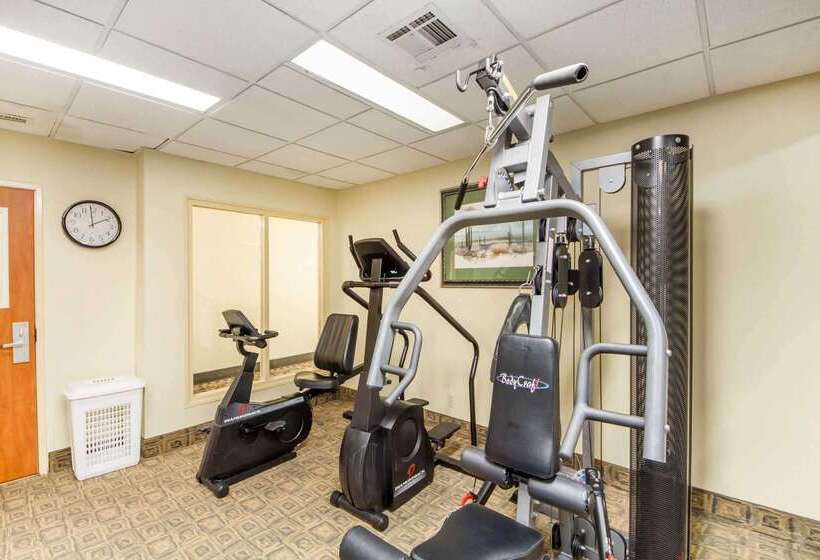 호텔 Quality Inn & Suites Midamerica Industrial Park Area