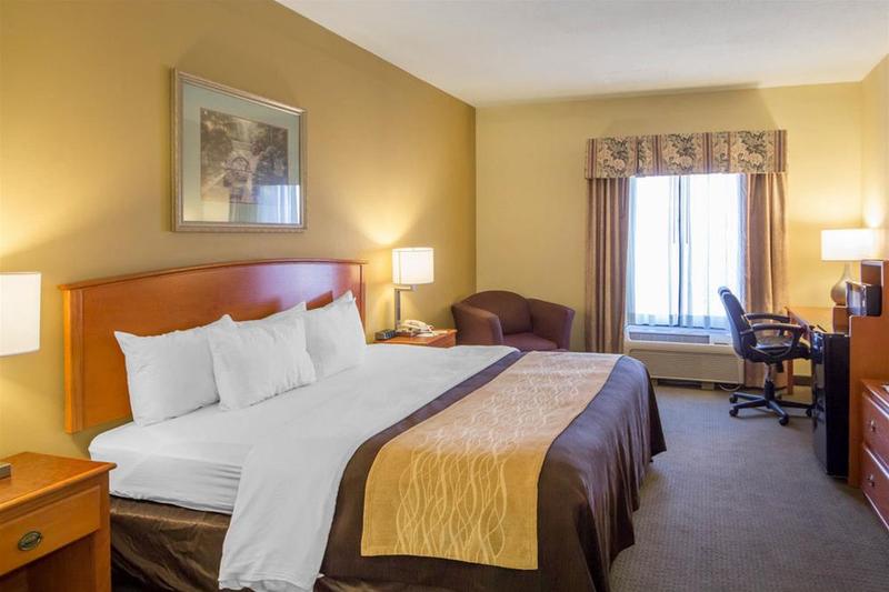 호텔 Quality Inn & Suites Midamerica Industrial Park Area