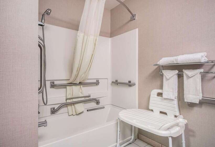 هتل Quality Inn & Suites