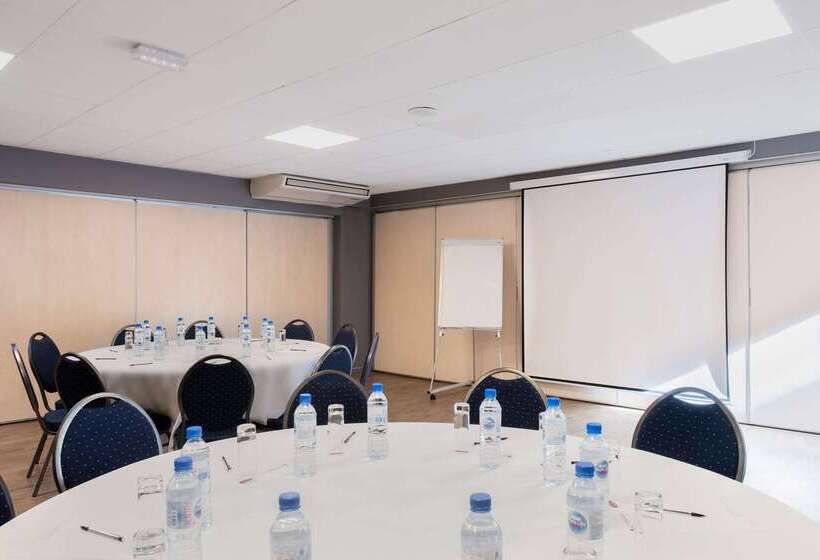 هتل Le Circuit Le Mans