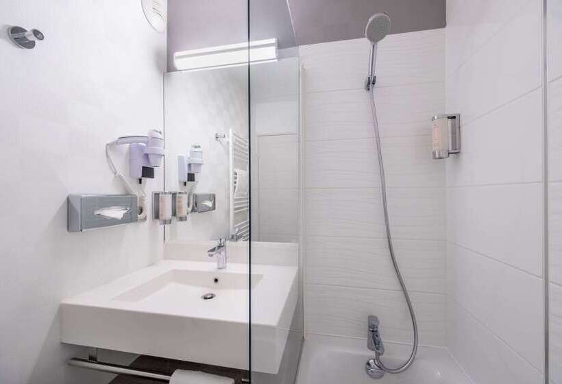 هتل Le Circuit Le Mans