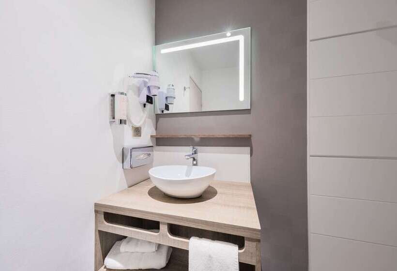 هتل Le Circuit Le Mans