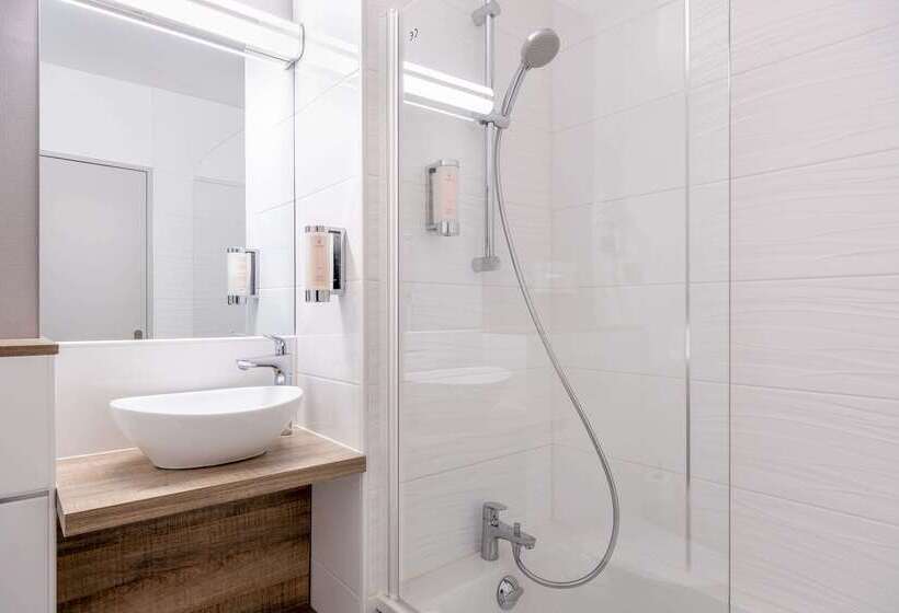 هتل Le Circuit Le Mans