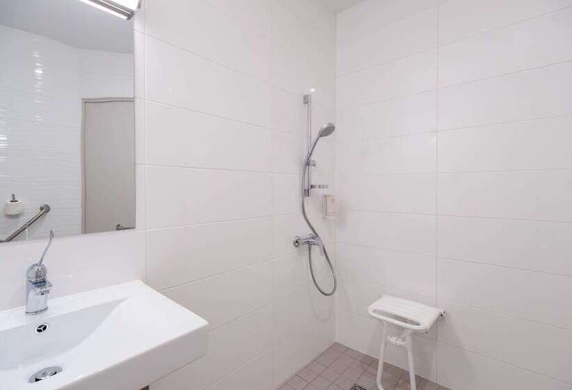 هتل Le Circuit Le Mans