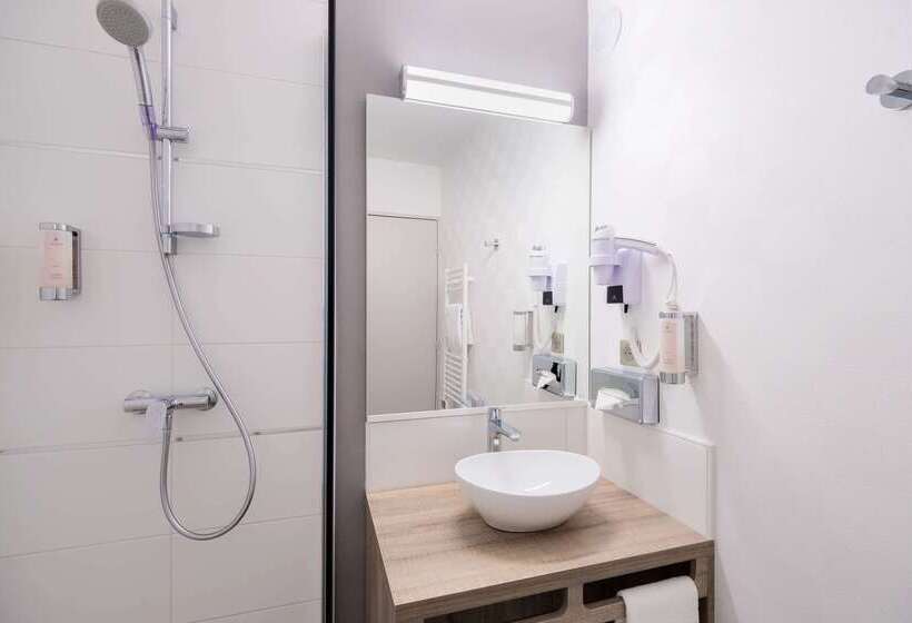 هتل Le Circuit Le Mans