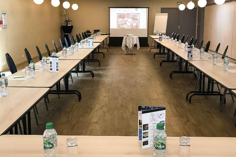 هتل Le Circuit Le Mans