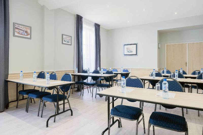 هتل Le Circuit Le Mans