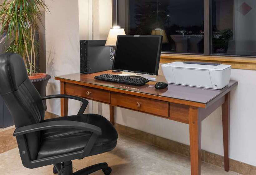 Ramada By Wyndham Grayling Hotel & Conference Center