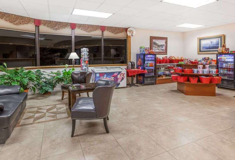 Ramada By Wyndham Grayling Hotel & Conference Center