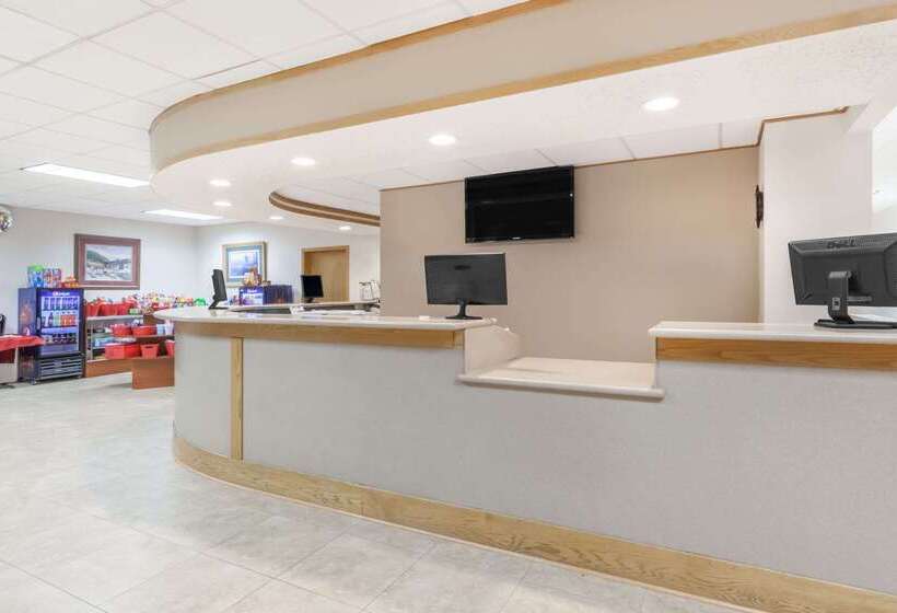 Ramada By Wyndham Grayling Hotel & Conference Center