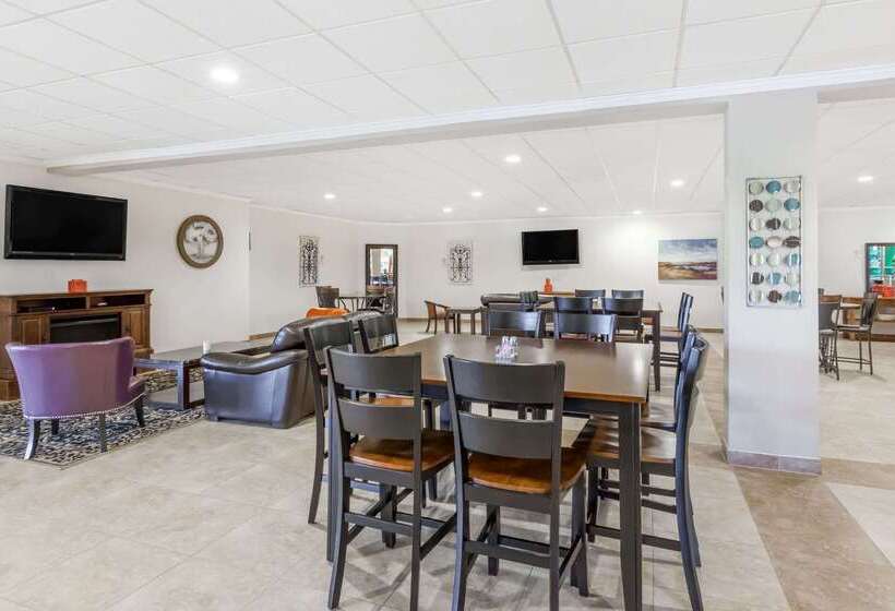 Ramada By Wyndham Grayling Hotel & Conference Center