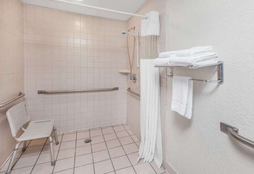 Ramada By Wyndham Grayling Hotel & Conference Center